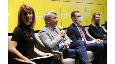 Маніфест про відродження української кухні проголосили шеф-кухарі з представниками влади Маніфест про відродження української кухні проголосили шеф-кухарі з представниками влади