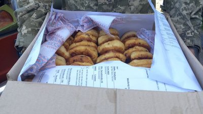 Волонтер з Лозової на Харківщині готує сухий борщ для ЗСУ Волонтер з Лозової на Харківщині готує сухий борщ для ЗСУ