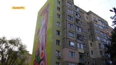 У Кривому Розі створили 40-метровий мурал з українкою – репортаж