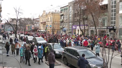 Колядки та святкова хода: до Харкова на фестиваль приїхали понад 50 вертеп-колективів Колядки та святкова хода: до Харкова на фестиваль приїхали понад 50 вертеп-колективів
