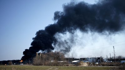 У Фастівському районі Київщини триває пожежа на нафтобазі. Фоторепортаж