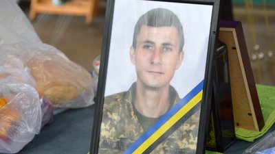 Не дожив до свого Дня народження два дні. У Кропивницькому попрощались з бійцем ЗСУ Сергієм Случем Не дожив до свого Дня народження два дні. У Кропивницькому попрощались з бійцем ЗСУ Сергієм Случем