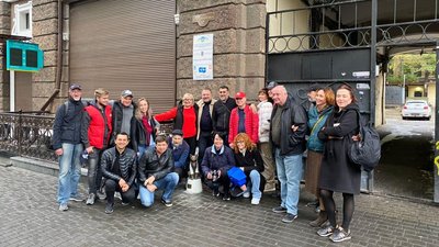 "Кіт-джентльмен". В Одесі встановили новий арт-об’єкт, присвячений сценаристу Яну Гельману