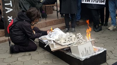 "Нас не питали". У Харкові студенти вийшли на пікет проти об'єднання вишів "Нас не питали". У Харкові студенти вийшли на пікет проти об'єднання вишів