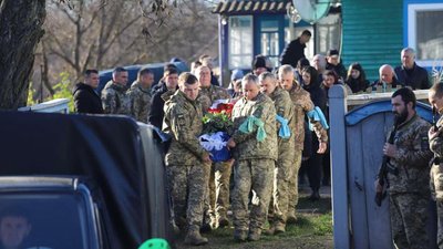 На Чернігівщині попрощалися з двома захисниками України На Чернігівщині попрощалися з двома захисниками України