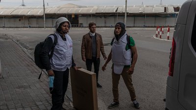 "Лікарі без кордонів" у Харкові консультують тих, хто укривається в метро "Лікарі без кордонів" у Харкові консультують тих, хто укривається в метро