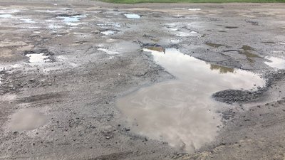 У Службі автодоріг розповіли, чому затягується ремонт сільської дороги У Службі автодоріг розповіли, чому затягується ремонт сільської дороги