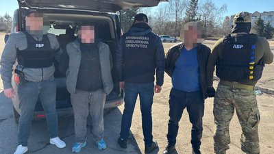 затримання підозрюваних у сприянні ухиленню від призову