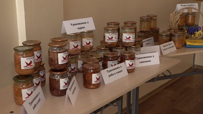 Між повітряними тривогами навчали дітей та волонтерили: які виклики постали перед педагогами 2022 року