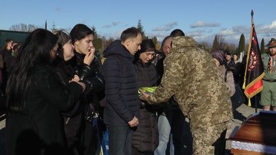 В Івано-Франківську попрощалися із загиблим воїном-пластуном Захаром Склярем В Івано-Франківську попрощалися із загиблим воїном-пластуном Захаром Склярем