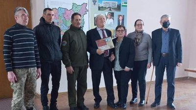 Син отримав орден батька Син отримав орден батька