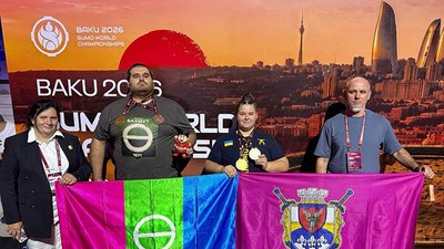 Сумоїсти Єлизавета Моренко й Олександр Вересюк й їхні тренери Ольга Митник Олег Рева