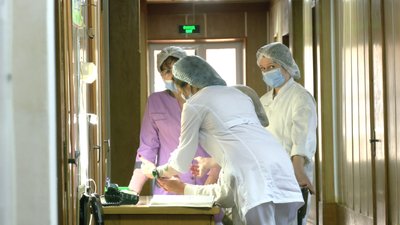 За крок до "червоної" зони: Харківщина другу добу поспіль перевищує три показники з COVID