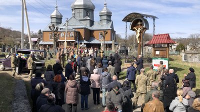 "Він міг стати видатним музикантом". На Франківщині попрощалися з військовослужбовцем Русланом Якібчуком "Він міг стати видатним музикантом". На Франківщині попрощалися з військовослужбовцем Русланом Якібчуком