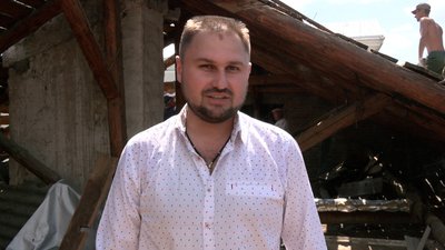 Ремонтують дахи і склять вікна: хмельницькі комунальники приїхали до Чернігова відновлювати пошкоджені будинки Ремонтують дахи і склять вікна: хмельницькі комунальники приїхали до Чернігова відновлювати пошкоджені будинки