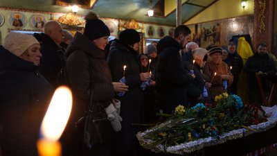 У Сумах поховали військовослужбовці та колишнього рефері Віктора Лупача У Сумах поховали військовослужбовці та колишнього рефері Віктора Лупача