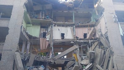 Наслідки ракетного обстрілу Харкова 17 липня: фото поліції Наслідки ракетного обстрілу Харкова 17 липня: фото поліції