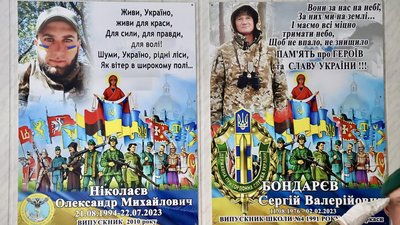 У черкаській школі встановили пам’ятні дошки захисникам У черкаській школі встановили пам’ятні дошки захисникам