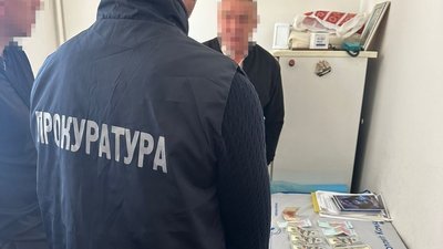 Підозрюють в отриманні хабаря головного лікаря та депутата з Рівненщини