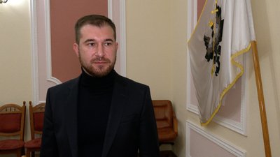 Платани, які висадили на Валу у Чернігові, подарував благодійник, — Ломако Платани, які висадили на Валу у Чернігові, подарував благодійник, — Ломако
