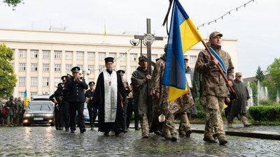 В Ужгороді попрощалися із полеглим на війні Олександром Голубєвим