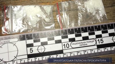 Судитимуть п’ятьох чоловіків, які розповсюджували на Закарпатті наркотики Судитимуть п’ятьох чоловіків, які розповсюджували на Закарпатті наркотики