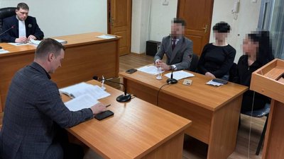 суд, засідання, двох жінок ув’язнили за побиття підлітка