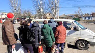 "Зранку прибігли, скупилися – і по домівках". Життя людей у прифронтових селах Миколаївщини "Зранку прибігли, скупилися – і по домівках". Життя людей у прифронтових селах Миколаївщини