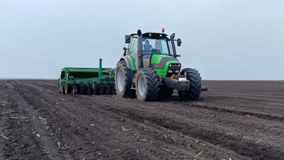 посівна, поле, аграрії, ярий ячмінь, що сіють, весняна посівна, трактор