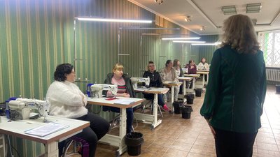 "Це мій шанс навчитись": у Полтаві жінок безоплатно навчають шиттю "Це мій шанс навчитись": у Полтаві жінок безоплатно навчають шиттю
