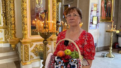 Освячують фрукти, квіти й мед. 6 серпня у всіх громадах ПЦУ на Кіровоградщині відзначили Преображення або Яблучний Спас Освячують фрукти, квіти й мед. 6 серпня у всіх громадах ПЦУ на Кіровоградщині відзначили Преображення або Яблучний Спас