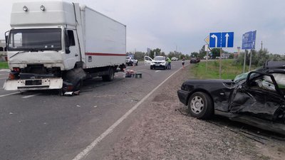 Четверо у лікарні і одна дівчина загинула: на Херсонщині у ДТП втрапила родина
