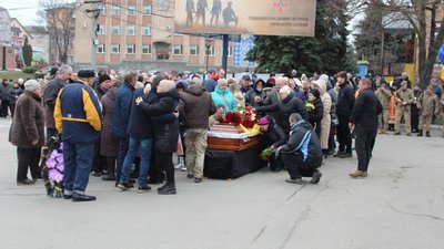 Майже два роки був безвісти зниклим: на Черкащині поховали військового Майже два роки був безвісти зниклим: на Черкащині поховали військового