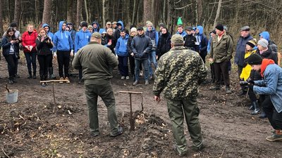 Дерево за вживаний телефон: львів'яни започаткували екоакцію