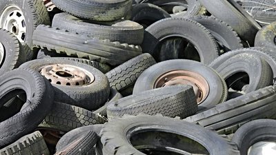 Шини у Херсоні: що робити із викопаними небезпечними відходами Шини у Херсоні: що робити із викопаними небезпечними відходами