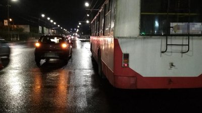 Водій тролейбуса, якого збили під час технічної зупинки у Луцьку, в реанімації