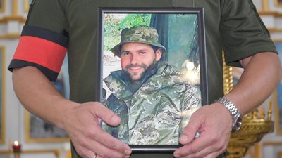 попрощалися з бійцем Віктором Демчуром попрощалися з бійцем Віктором Демчуром