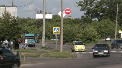 Аварійне перехрестя. У Харкові просять поставити світлофор Аварійне перехрестя. У Харкові просять поставити світлофор