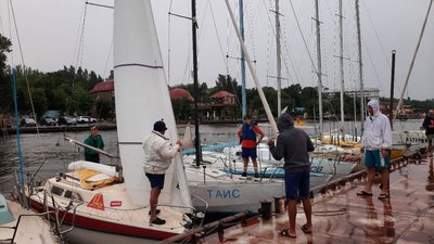 Попри вітер та дощ: у Миколаєві відбулась регата на Кубок Євгена Голікова