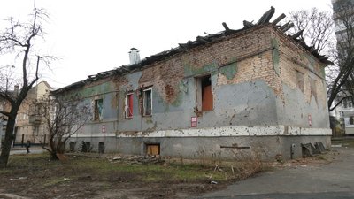 Знести не можна відновити: що чекає на пошкоджену обстрілами будівлю дитячої стоматполіклініки у Чернігові Знести не можна відновити: що чекає на пошкоджену обстрілами будівлю дитячої стоматполіклініки у Чернігові