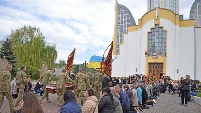 На Тернопільщині попрощалися із військовослужбовцем Володимиром Вітівим На Тернопільщині попрощалися із військовослужбовцем Володимиром Вітівим