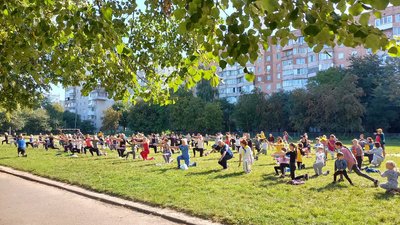 У Луцьку під час річниці ранкової зарядки збирали кошти на потреби армії