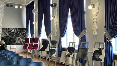 На Тернопільщині відкрили виставку картин загиблого бійця На Тернопільщині відкрили виставку картин загиблого бійця