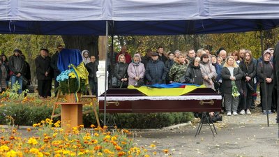 У Глухові попрощалися з народним майстром Ігорем Білевичем, який загинув на Донеччині У Глухові попрощалися з народним майстром Ігорем Білевичем, який загинув на Донеччині