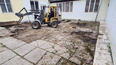 У Снятині на Франківщині демонтували з дороги 200-літні єврейські надгробки