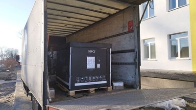 Сонячні панелі та акумулятори для електростанції Сонячні панелі та акумулятори для електростанції