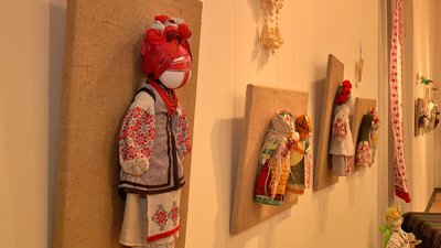 Іграшки на виставці у краєзнавчому музеї Полтавщини