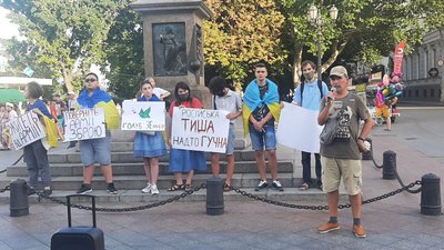 "Ні – роззброєнню армії": в Одесі пройшла акція проти перемир'я з бойовиками "Ні – роззброєнню армії": в Одесі пройшла акція проти перемир'я з бойовиками
