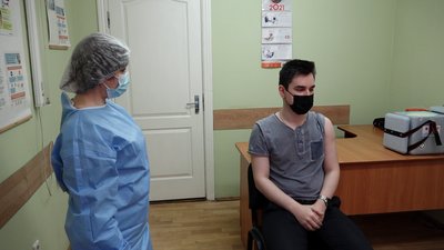 На Прикарпатті від COVID-19 щепили працівників Івано-Франківського медуніверситету На Прикарпатті від COVID-19 щепили працівників Івано-Франківського медуніверситету