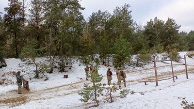 Волинські тероборонівці продовжують навчання на прикордонні: знищують бойову техніку ворога Волинські тероборонівці продовжують навчання на прикордонні: знищують бойову техніку ворога